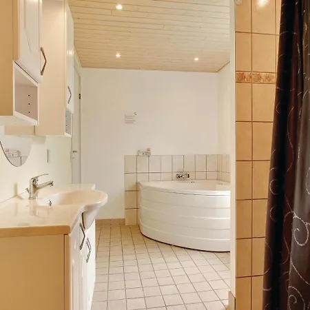 Four-bedroom Holiday In * Spottrup